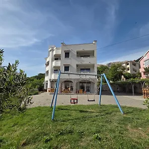 Leticia I Appartamento Baška